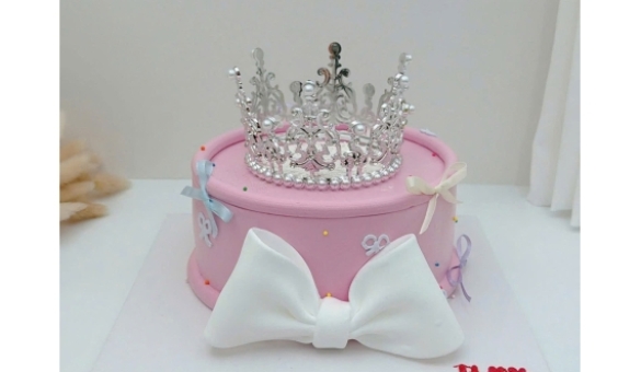 MẪU BÁNH KEM VƯƠNG MIỆN HOT 2026 – MÓN QUÀ NGỌT NGÀO TÔN VINH PHÁI ĐẸP