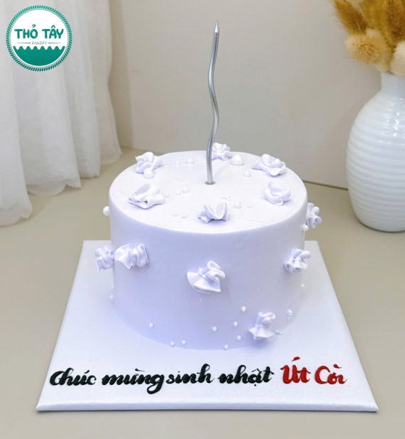 Bánh kem đơn giản mẫu hot 2025-Bánh kem Thỏ Tây