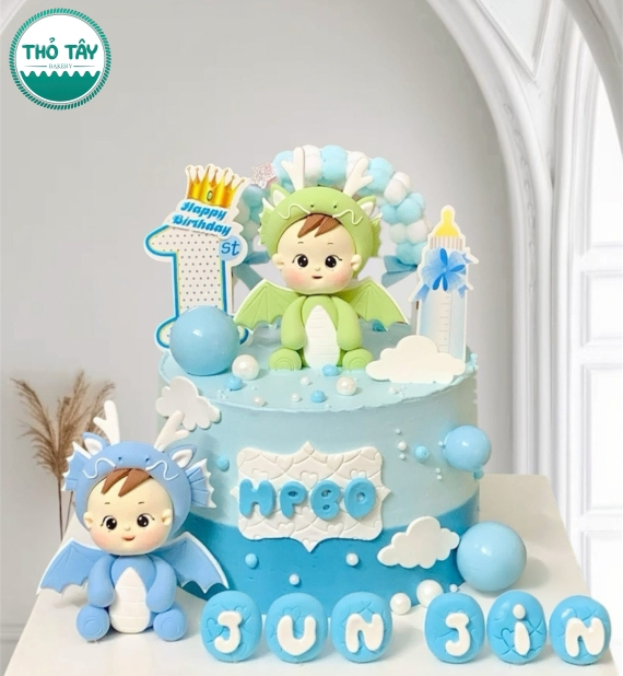 Bánh fondant thôi nôi bé trai chủ đề rồng xanh – Mẫu sang trọng Cần Thơ