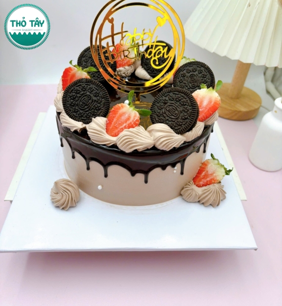 Bánh Kem trái cây phủ đầy socola