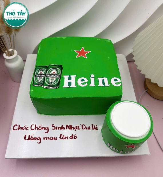 Bánh kem sinh nhật tạo hình 3d thùng bia heineken độc đáo 