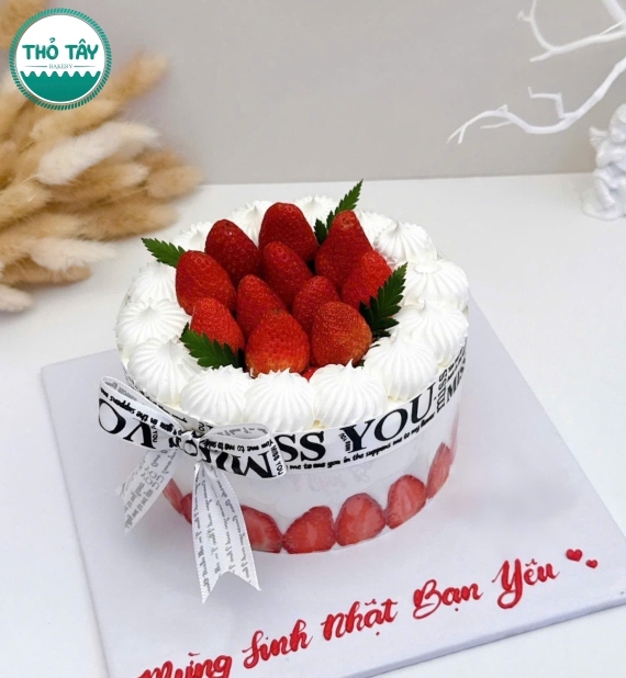 Mẫu bánh sinh nhật dâu tây hot 2025