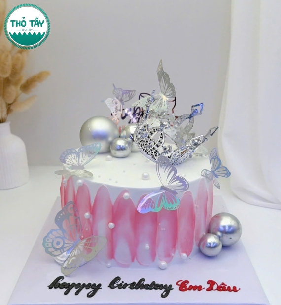 Bánh kem dành cho em yêu kèm phụ kiện xinh