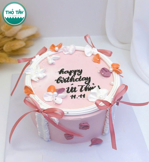 Bánh kem tone hồng xinh cho bé gái