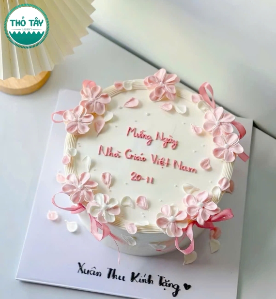 Bánh Kem dành tặng 20/11 vẻ hoa đơn giản