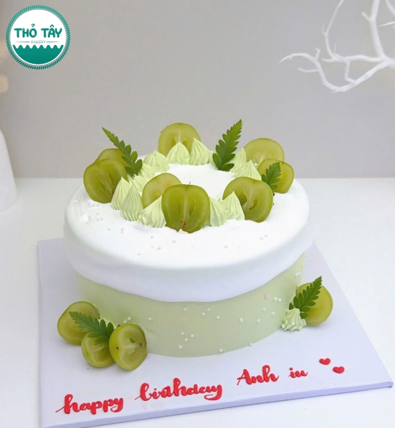 Bánh Kem trang trí trái cây đơn giản nho xanh