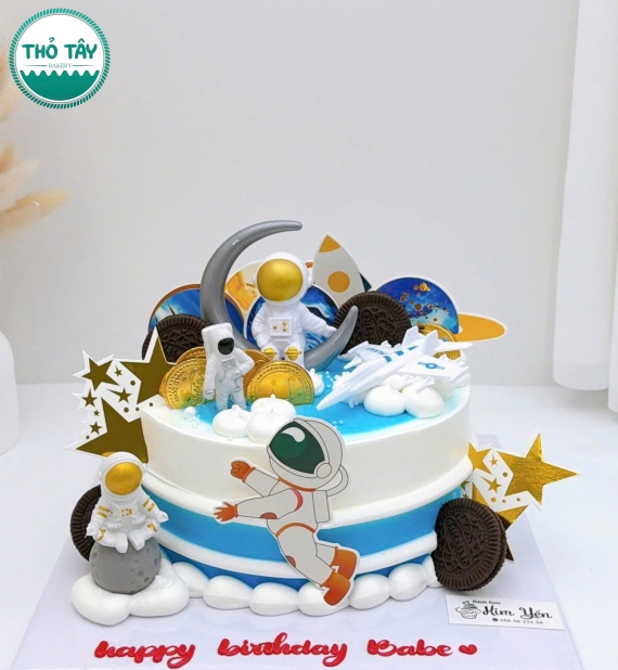 Bánh kem cho bé trai yêu thích phi hành gia