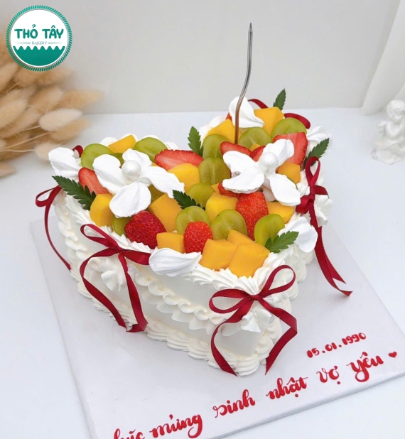 Bánh Kem trái kem hình trái tim mix trái cây 