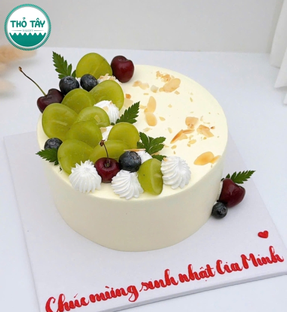 Bánh Kem trái cây mix hạnh nhân tặng con trai