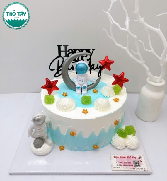 Bánh kem dành cho bé trai yêu thích phi hành gia lên 6 tuổi 