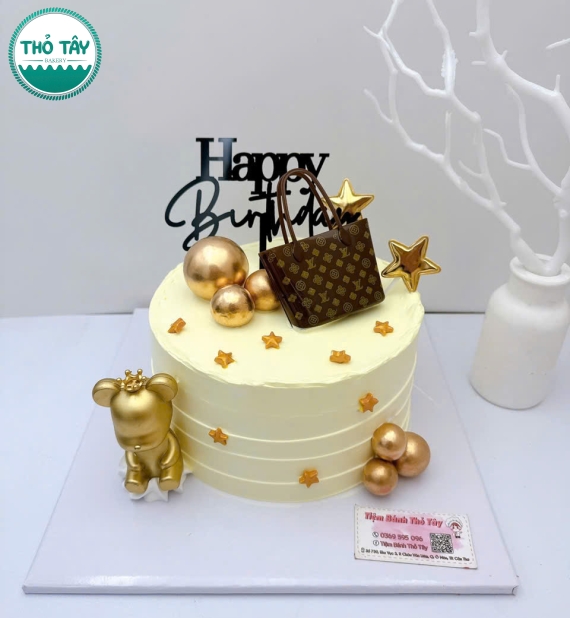 Bánh Kem dành cho nữ tone vàng kem làm theo yêu cầu