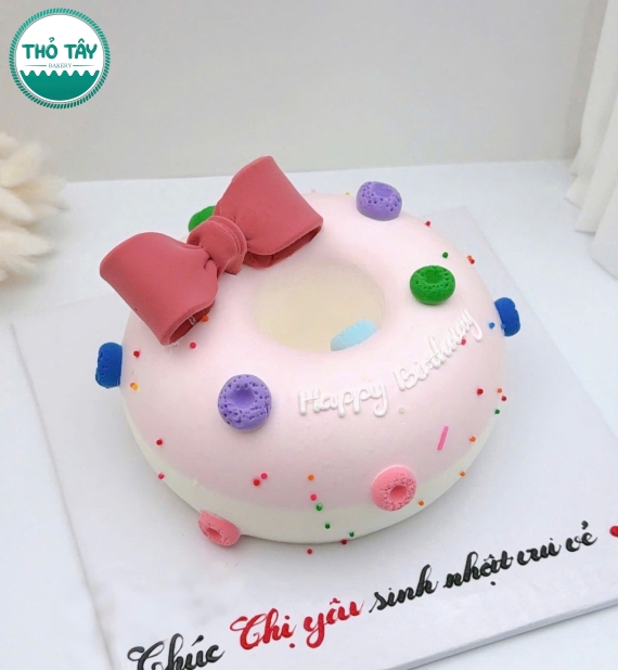 Bánh donout tone hồng xinh sắn