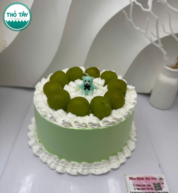 Mẫu bánh trái cây mix với nho xanh mẫu bánh đơn giản