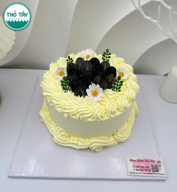 Mẫu bánh trái cây dành cho nữ dành với nho đen