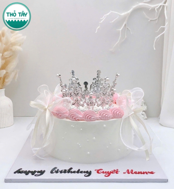 Mẫu bánh kem dành tặng nữ vương miện hot