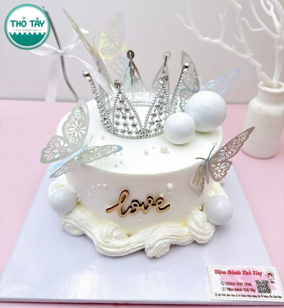 Mẫu bánh kem dành tặng cho nữ tone trắng 