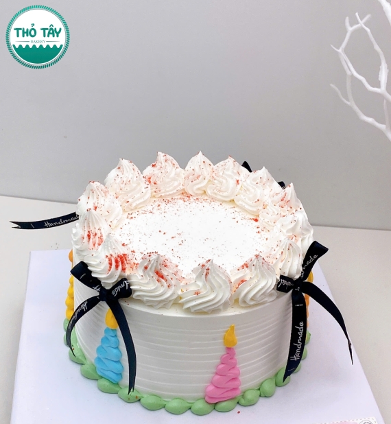 Mẫu bánh tặng sinh nhật dành cho con lên 18 tuổi 