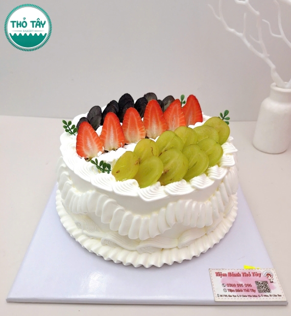 Bánh Kem trái cây hot mix nho dâu 
