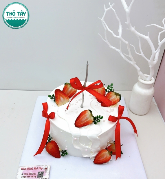 Bánh Kem trái cây mix team yêu thích dâu tây