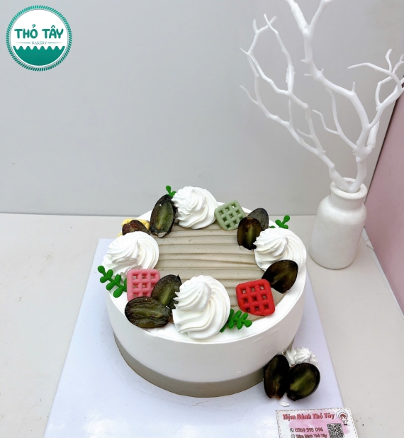 Bánh Kem trái cây mix trái cây nho đen theo yêu cầu 