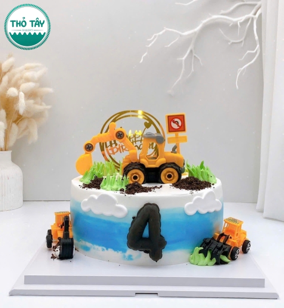 Bánh Kem Cho Bé Trai lên 4 tuổi yêu thích xe công trình 