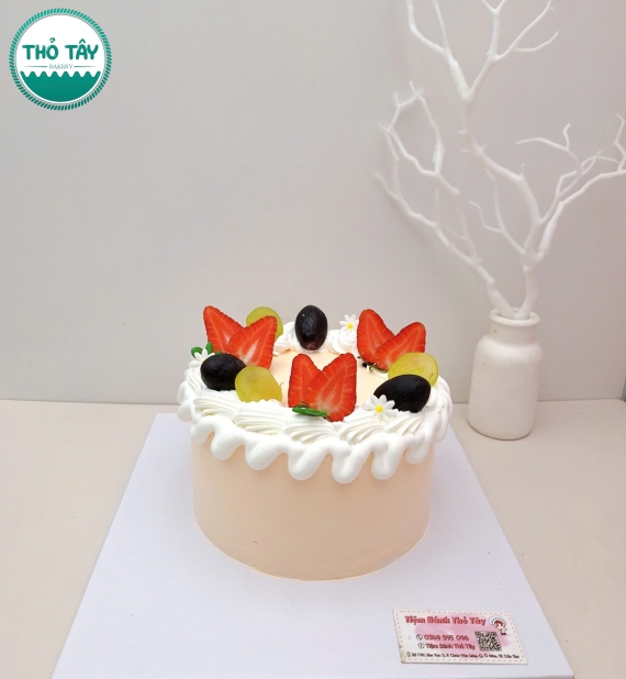 Bánh Kem Trái Cây tone cam pastel  kết hợp dâu tây 