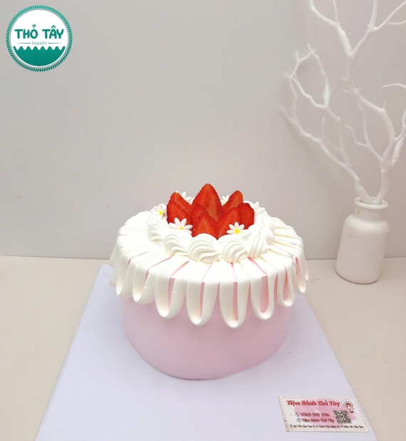 Bánh Kem Trái Cây tone hồng kết hợp dâu tây 