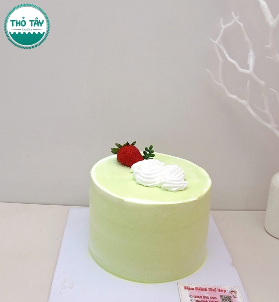 Bánh Kem Trái Cây đơn giản kèm 1 quả dâu tây 