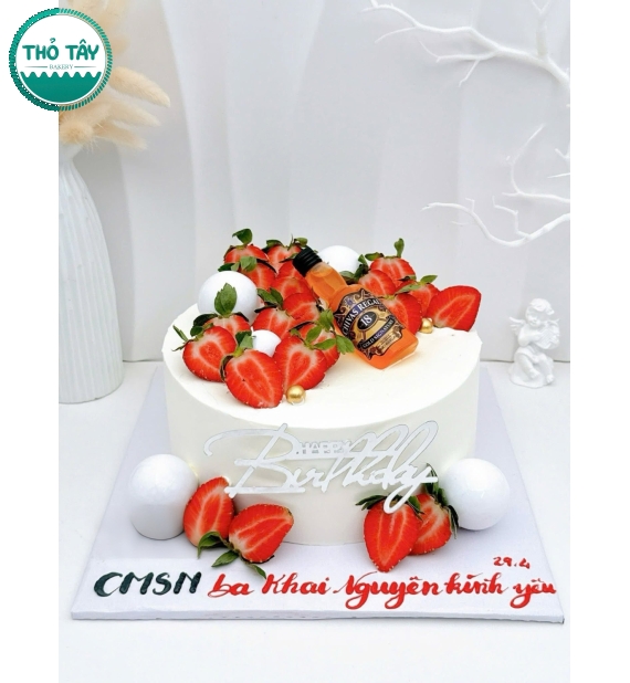 Bánh Kem trái cây phủ đầy dâu tây