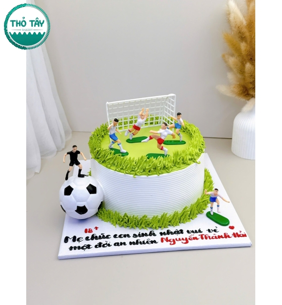 Bánh sinh nhật bé trai mê đá bóng-bánh kem ngon cần thơ