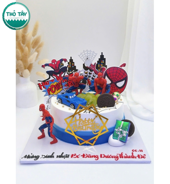Bánh kem trang trí người nhện cho bé trai 5 tuổi