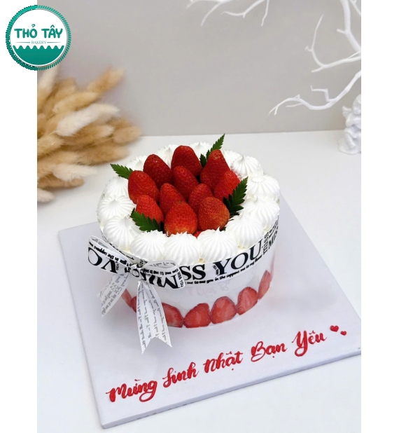 Mẫu bánh sinh nhật dâu tây hot 2025