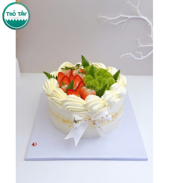 Mẫu bánh sinh nhật phô mai mix 2 loại trái cây dâu và nho xanh