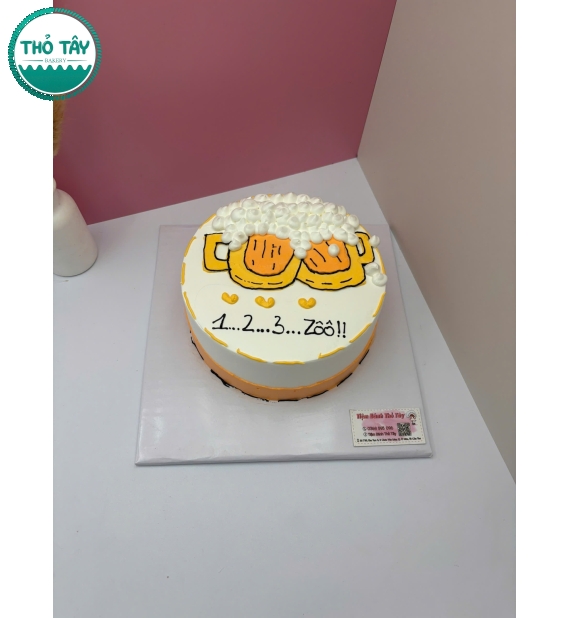 Bánh sinh nhật vẽ hình 2 ly bia màu vàng