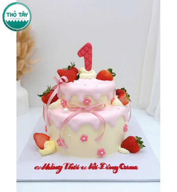 Bánh thôi nôi dành cho bé gái trang trí tone hồng