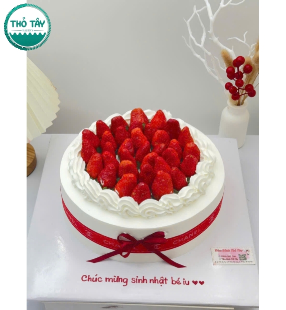 Bánh Kem trái cây trang trí dâu tây tươi cao cấp