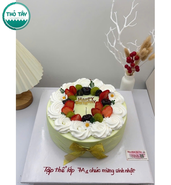 Bánh Kem trái cây tặng toàn thể lớp học