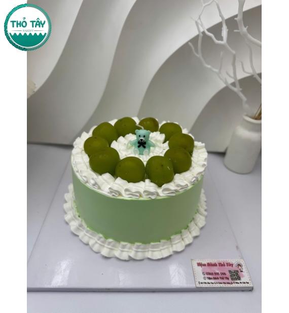 Mẫu bánh trái cây mix với nho xanh mẫu bánh đơn giản