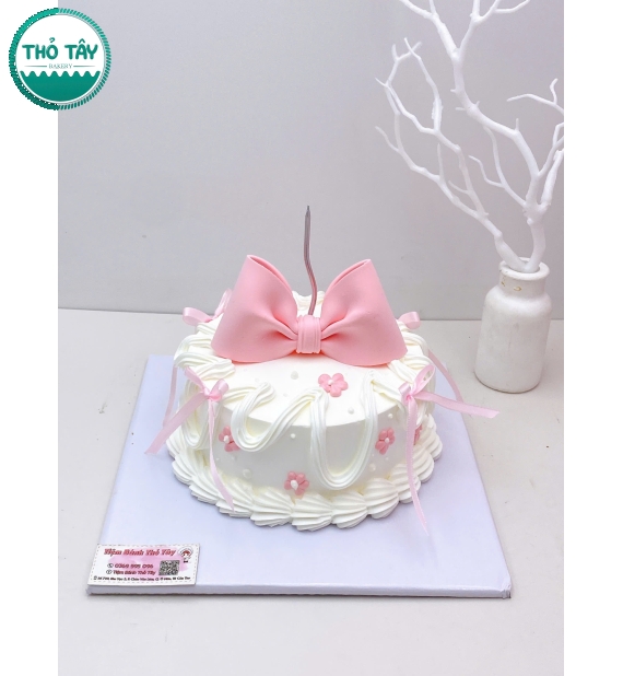 Bánh Kem chúc mừng sinh nhật bạn 18 tuổi tone hồng nơ hồng xinh sắn 