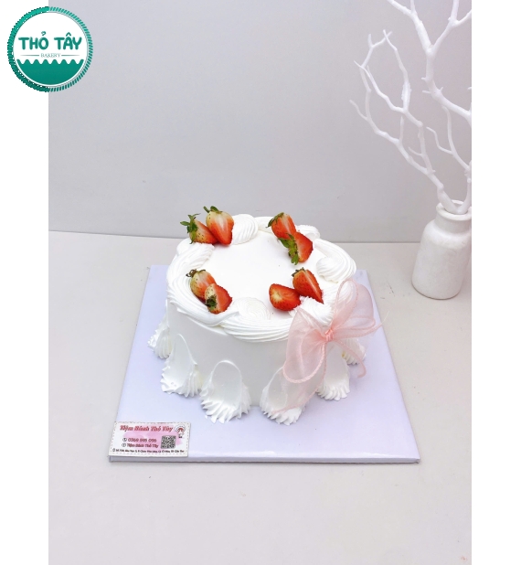 Bánh Kem tone trắng mix dâu tươi 
